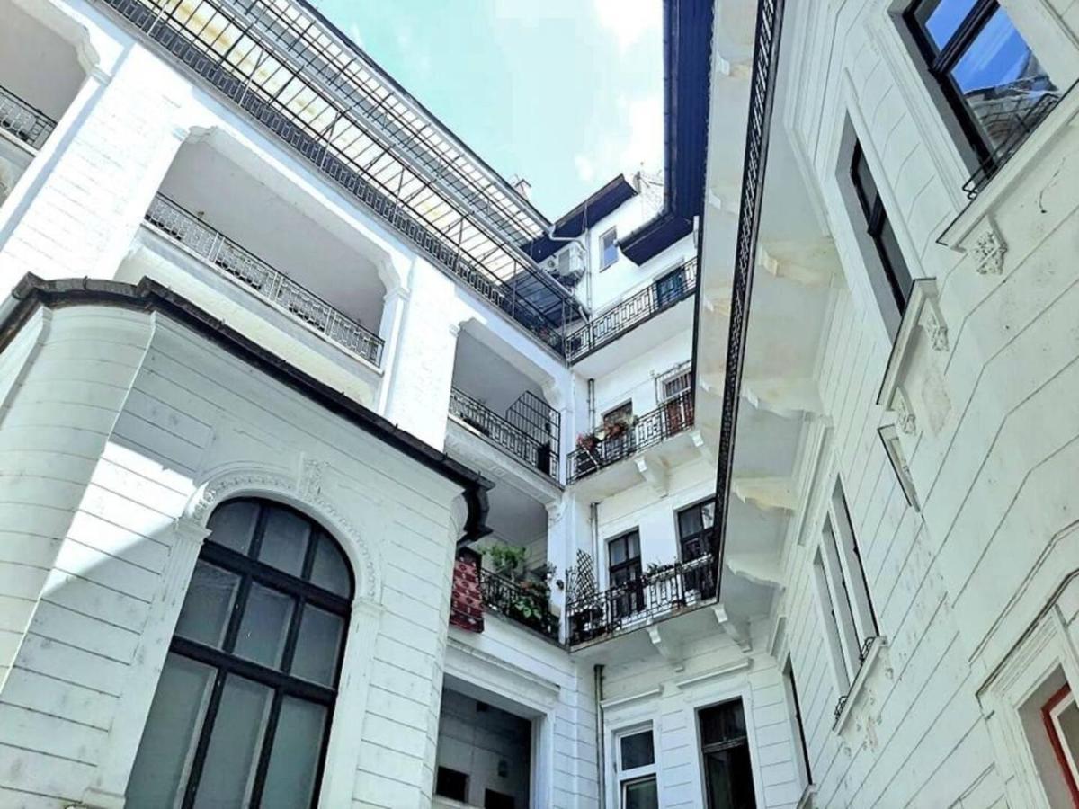 Bourgeois Elegance In The Heart Of Budapest Exterior photo