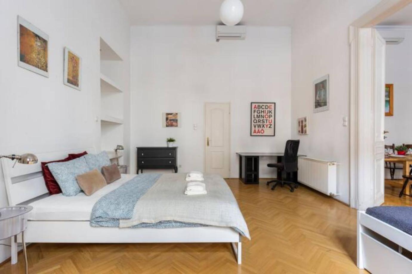 Bourgeois Elegance In The Heart Of Budapest Exterior photo