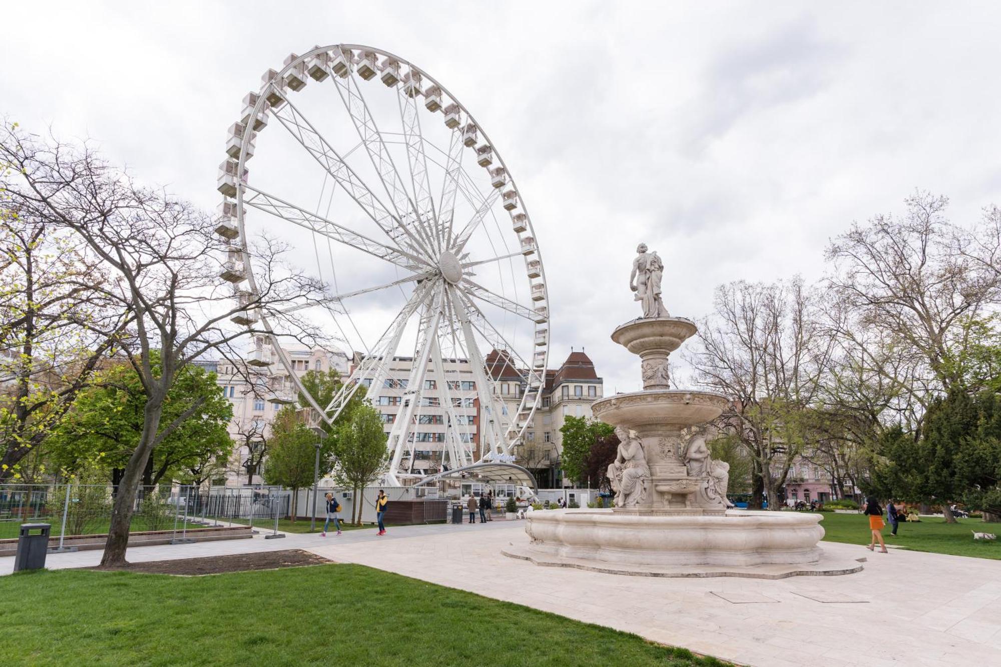 Bourgeois Elegance In The Heart Of Budapest Exterior photo