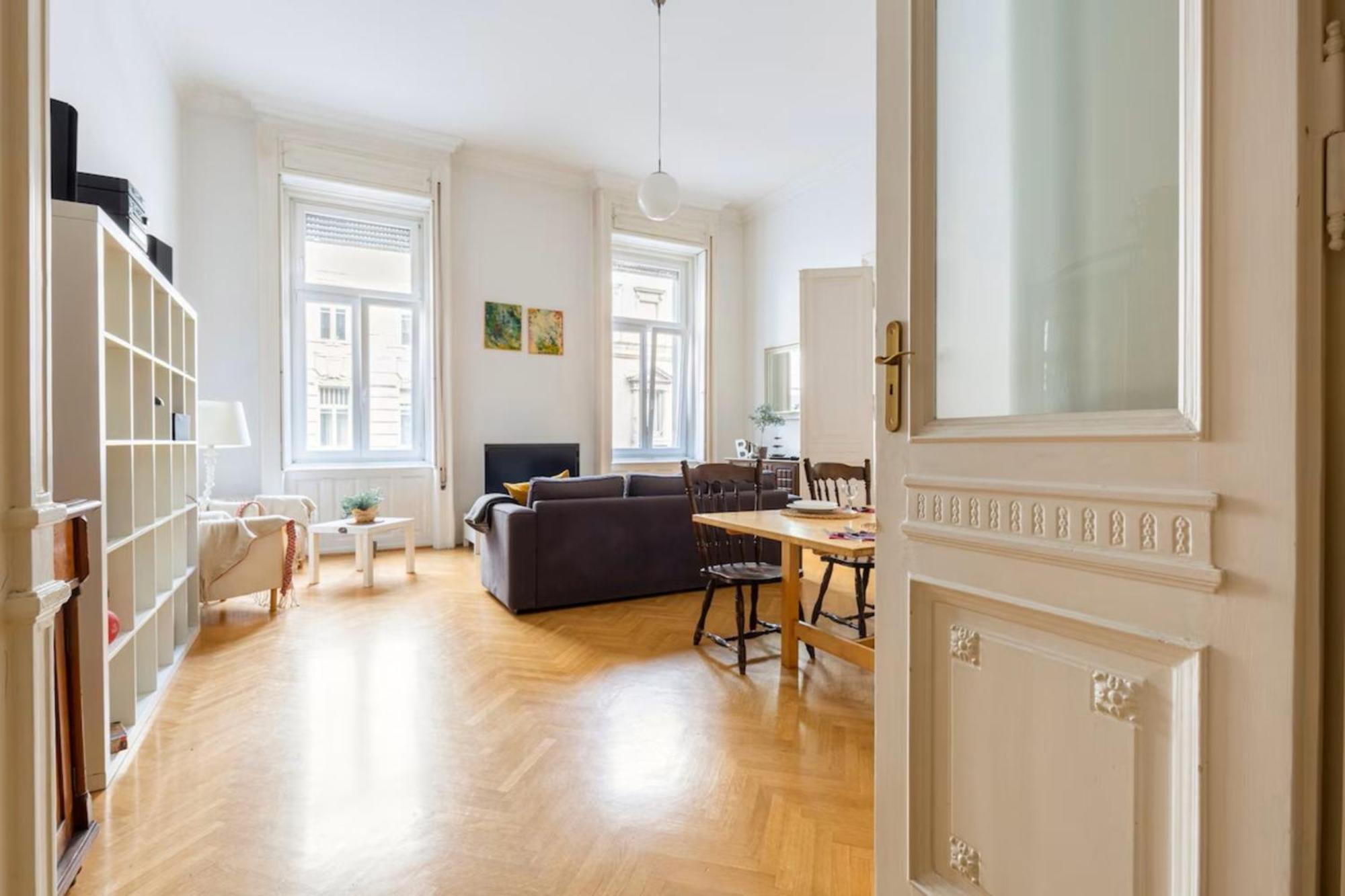 Bourgeois Elegance In The Heart Of Budapest Exterior photo